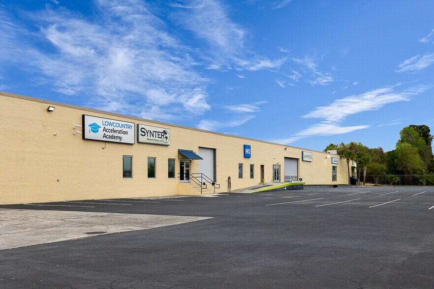 More Photos Of 5935 Rivers Ave, North Charleston Showroom For Lease