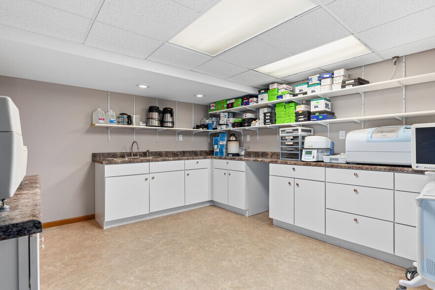 More Photos Of 709 Staunton Rd, Gillespie Office For Sale