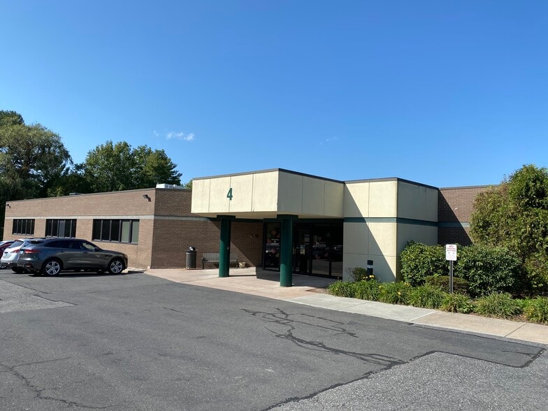 Primary Photo Of 4 Northwestern Dr, Bloomfield Medical For Lease