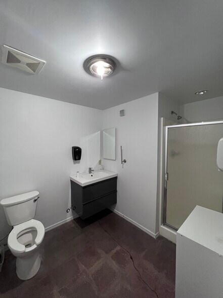 More Photos Of 811 S Santa Rita Ave, Tucson Warehouse For Lease