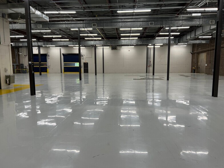 More Photos Of 7615 Boeing Dr, Greensboro Warehouse For Lease