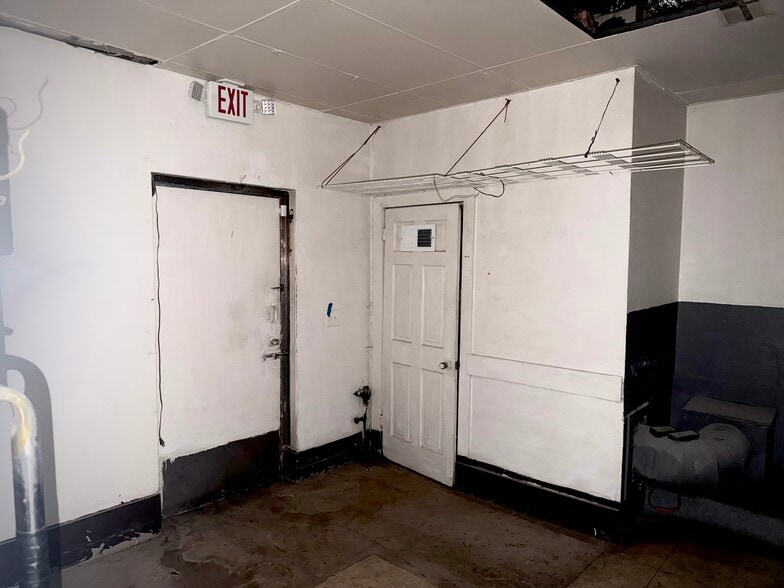 More Photos Of 3861 Washington Rd, East Point General Retail For Lease