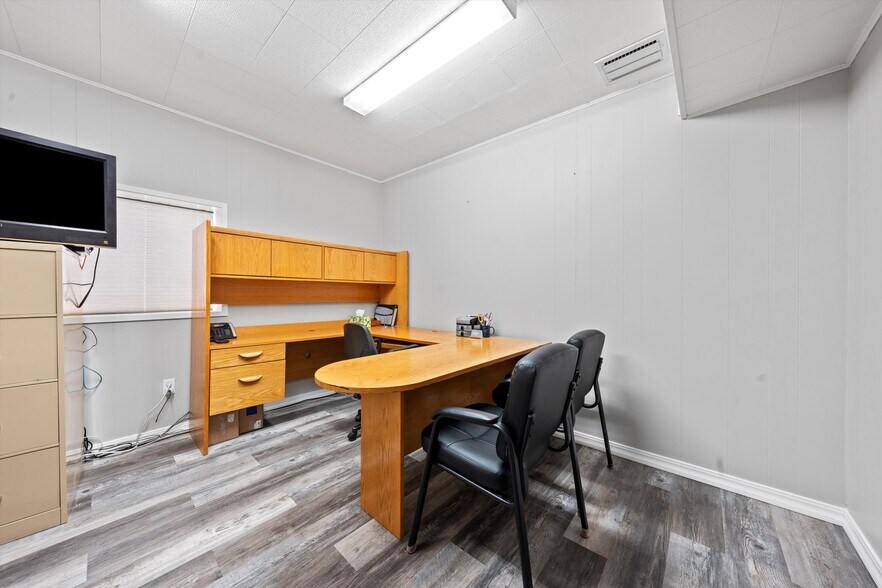 More Photos Of 11 S Cascade St, Kennewick Office For Sale