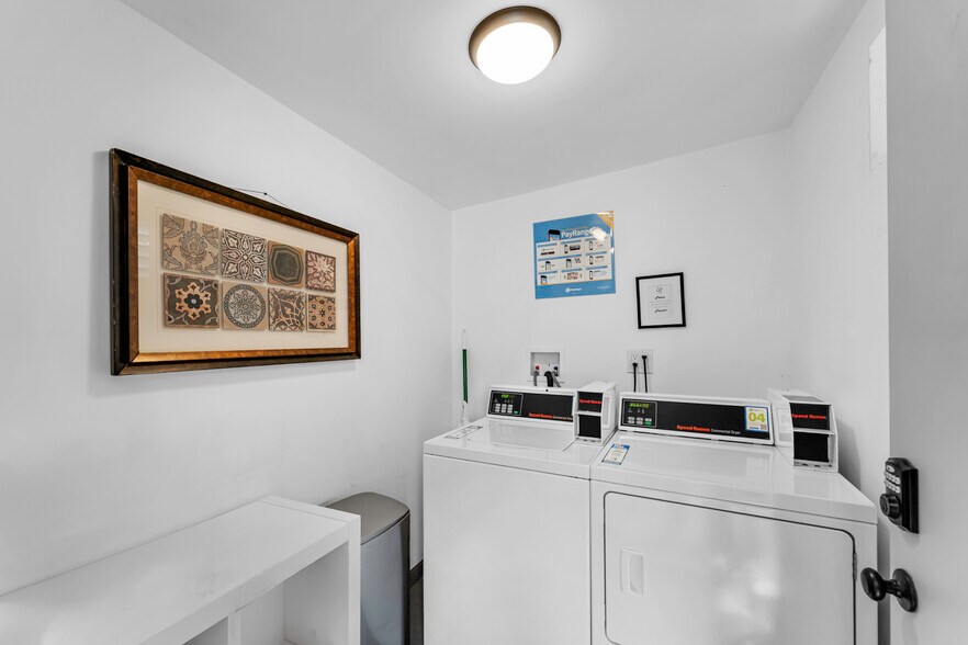 More Photos Of 2122 20th St, Santa Monica Apartments For Sale