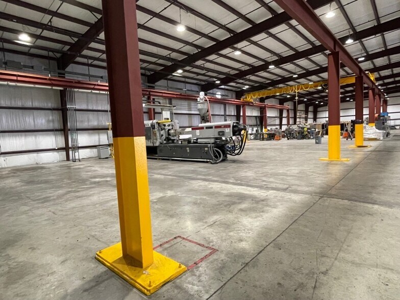 More Photos Of 190 Finegan dr, Del Rio Distribution For Sale