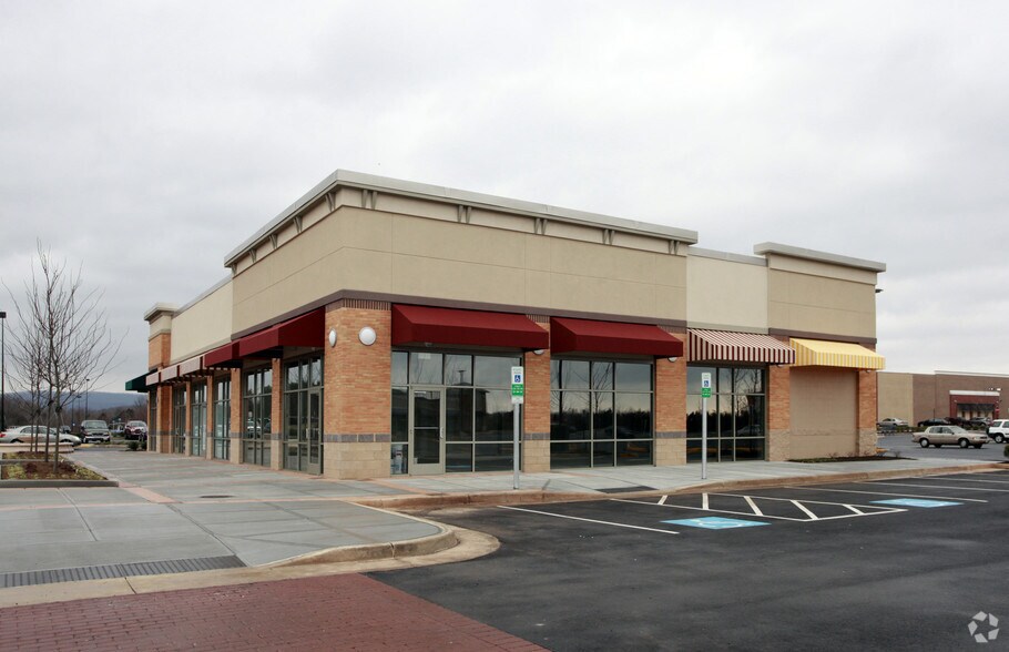 More Photos Of 6408-6414 Trading Sq, Haymarket General Retail For Lease