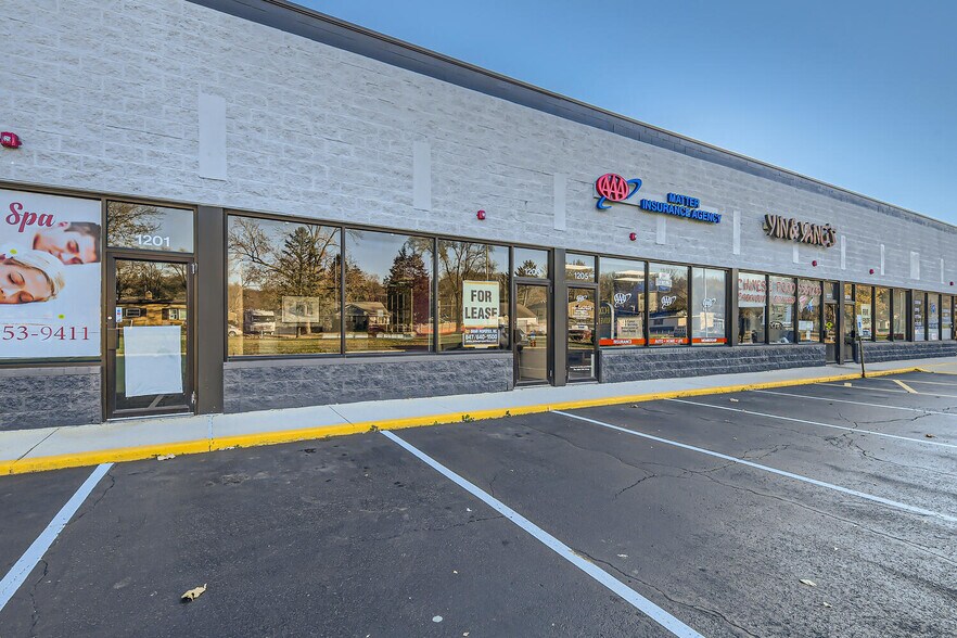 More Photos Of 1201-1231 S Main St, Algonquin Unknown For Lease