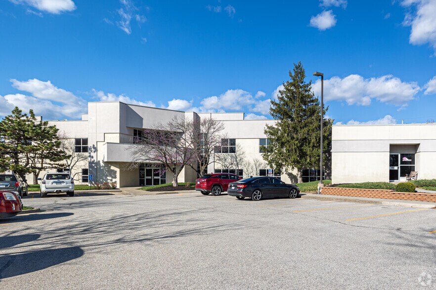 More Photos Of 801 N Mur-Len Rd, Olathe Medical For Lease