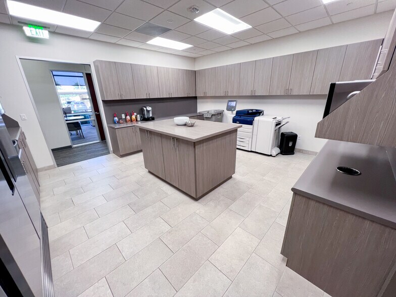 More Photos Of 6301 Holiday Hill Rd, Midland Office For Lease