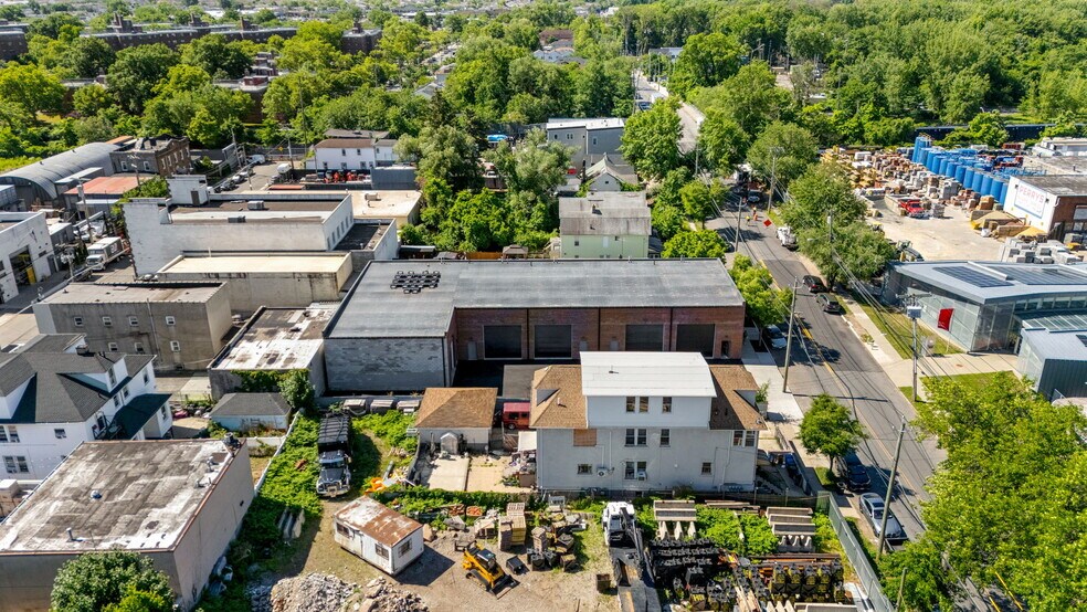 More Photos Of 209 South Ave, Staten Island Service For Lease