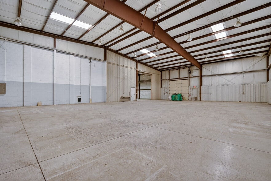 More Photos Of 6209 S Shields Blvd, Oklahoma City Manufacturing For Sale