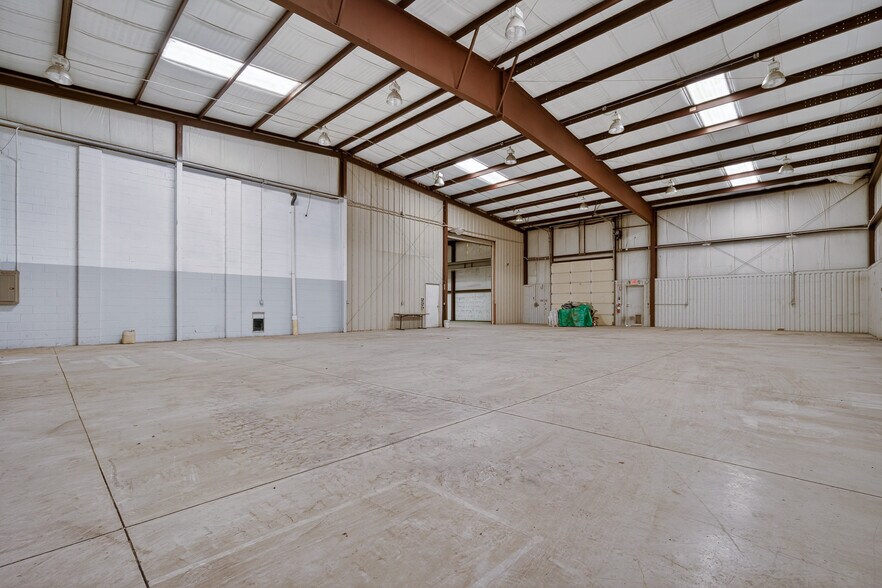 More Photos Of 6209 S Shields Blvd, Oklahoma City Manufacturing For Sale