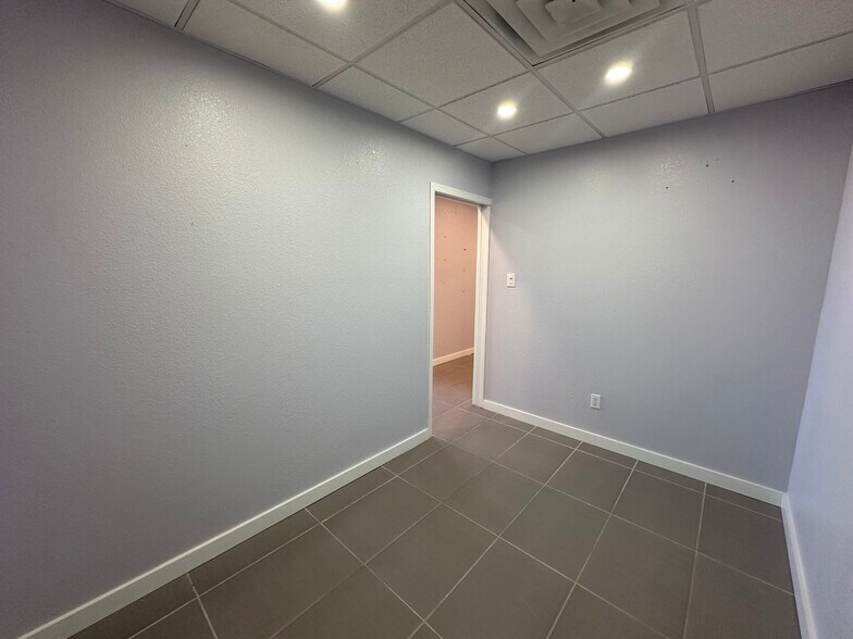 More Photos Of 1280 Hawkins Blvd, El Paso Office For Lease