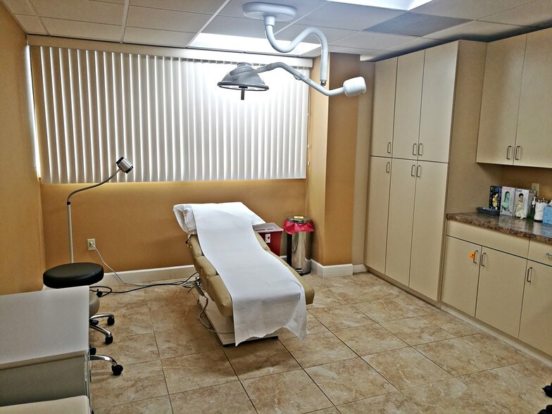 More Photos Of 11200 Seminole Blvd, Largo Medical For Lease