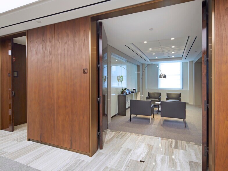 More Photos Of 420 Lexington Ave, New York Coworking Space