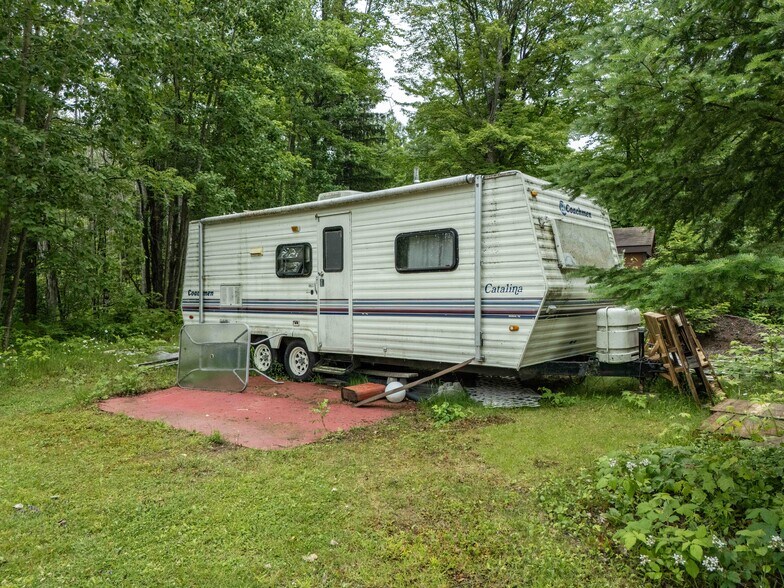 More Photos Of 229 E Lake Emily Rd, Crystal Falls Trailer Camper Park For Sale