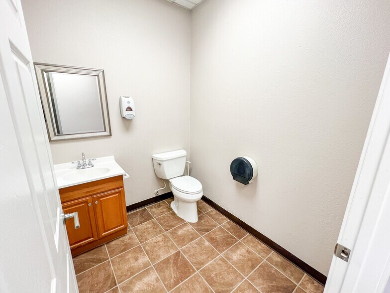 More Photos Of 12620 W County Road 133, Odessa Warehouse For Lease