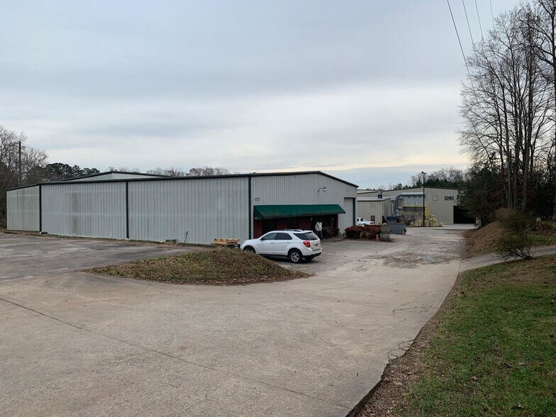 More Photos Of 3795 Evans Rd, Cumming Warehouse For Lease