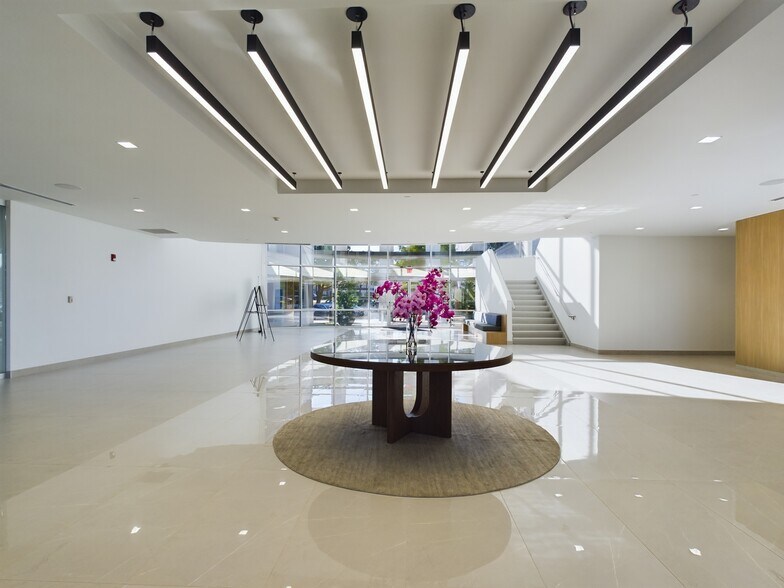 More Photos Of 1701 E Lamar Blvd, Arlington Office For Lease