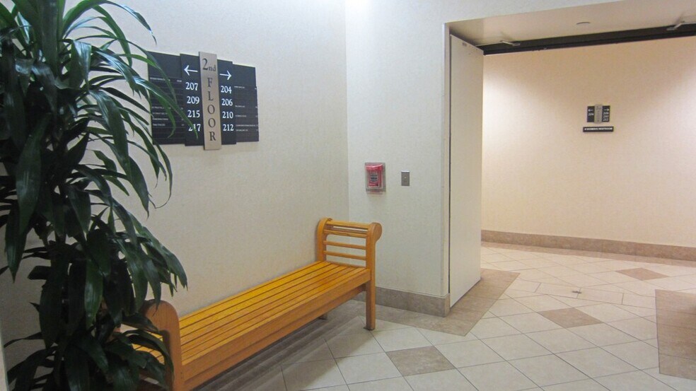 More Photos Of 301 W Huntington Dr, Arcadia Medical For Lease