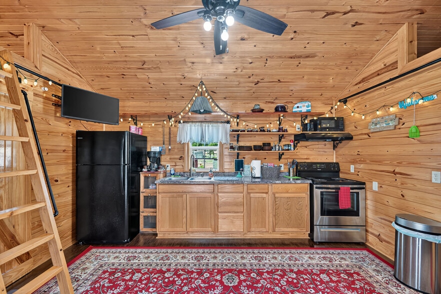 More Photos Of 64487 E 254 Loop, Grove Specialty For Sale
