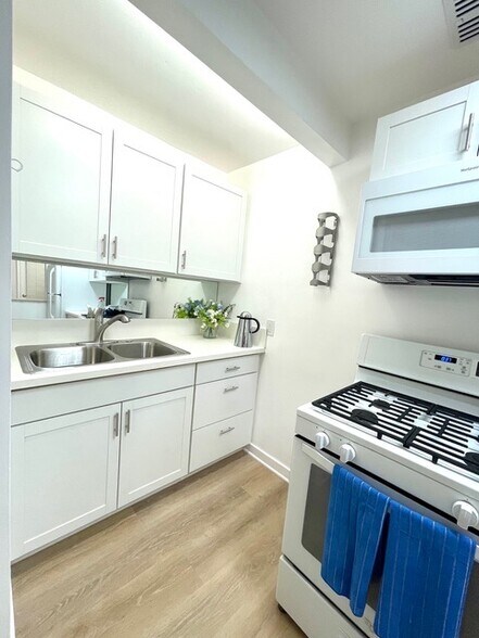 More Photos Of 1453 S Westgate Ave, Los Angeles Apartments For Sale