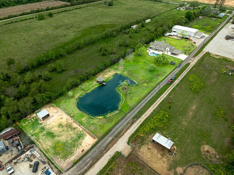 More Photos Of 13845 Boudreaux Rd, Tomball Manufacturing For Sale