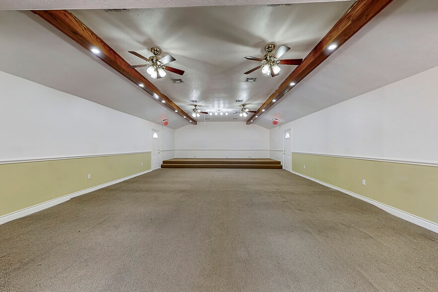 More Photos Of 5710 Edgemoor Dr, Houston Specialty For Sale