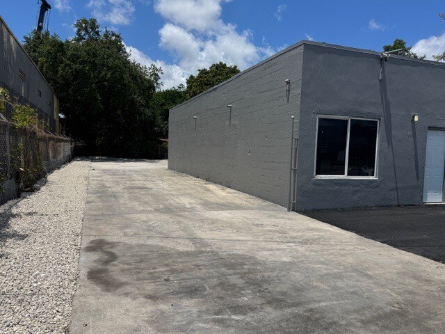 More Photos Of 4430-4438 NW 35th Ct, Miami Warehouse For Sale