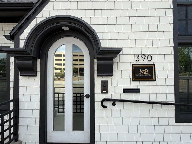 More Photos Of 390 E Walnut St, Pasadena Office For Sale