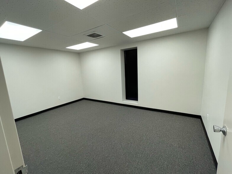 More Photos Of 10122 Long Point Rd, Houston Medical For Lease