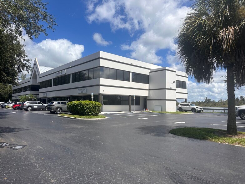 More Photos Of 17595 S Tamiami Trl, Fort Myers Medical For Lease