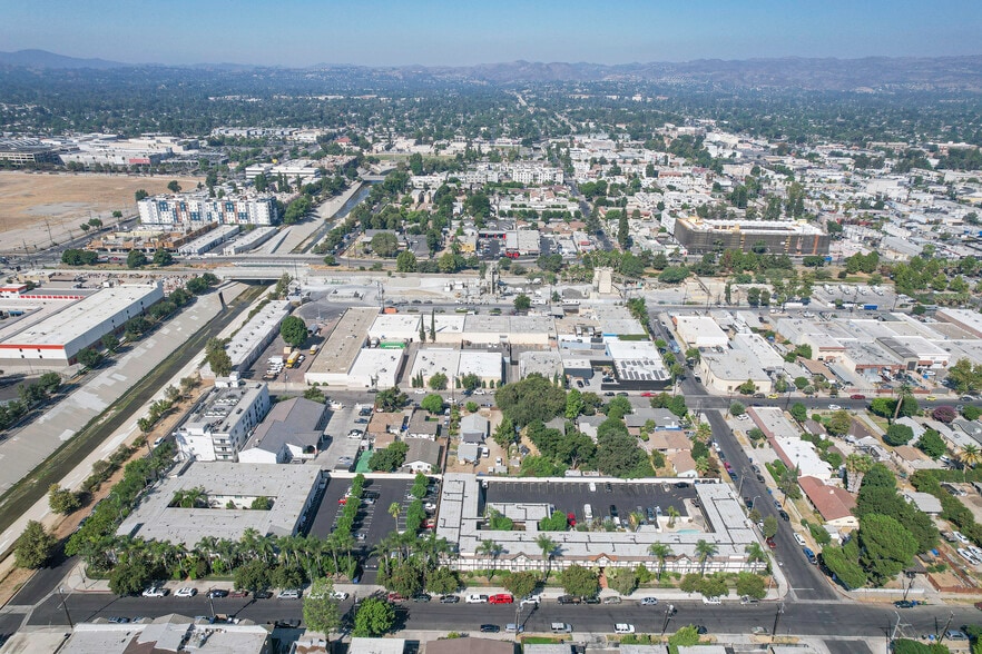 More Photos Of 6943 Eton Ave, Canoga Park Manufacturing For Lease