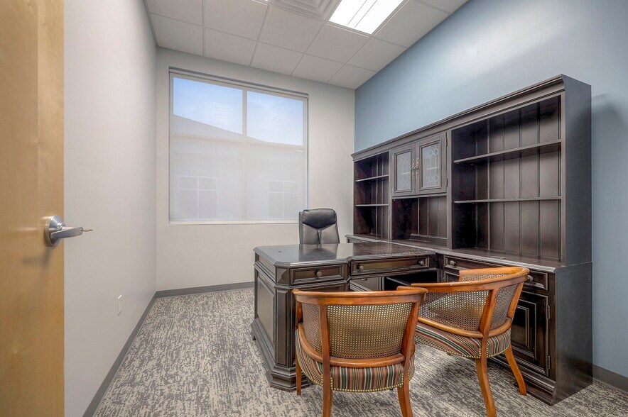 More Photos Of 5821 NW 72nd St, Kansas City Office For Lease