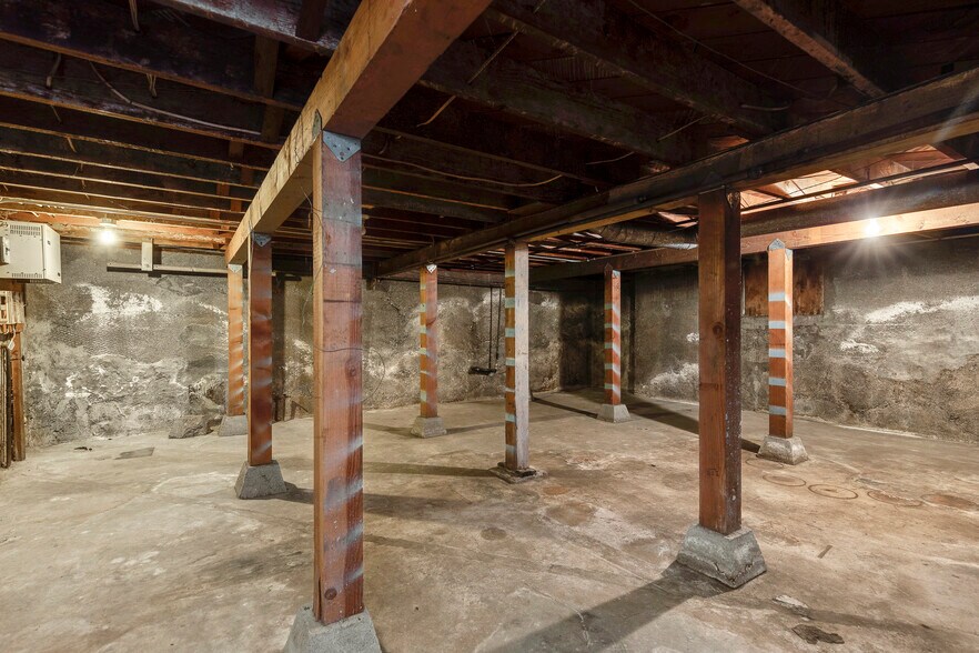 More Photos Of 1742 NE 43rd Ave, Portland Office Residential For Sale