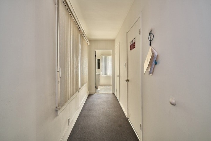 More Photos Of 220 N Oxford Ave, Los Angeles Office Residential For Sale