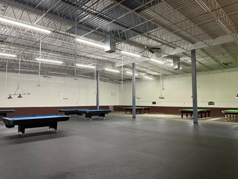 More Photos Of 360 S Potomac St, Aurora Freestanding For Lease