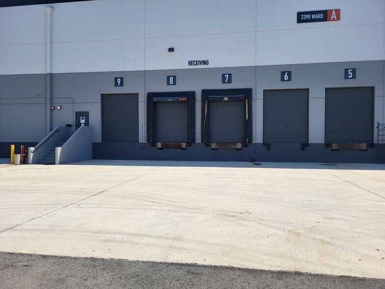 More Photos Of 2390 Ward Ave, Simi Valley Manufacturing For Lease