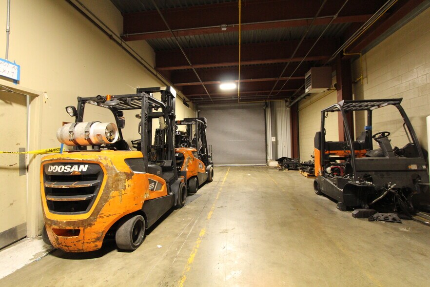 More Photos Of 741 Wellman Rd, Darlington Warehouse For Lease