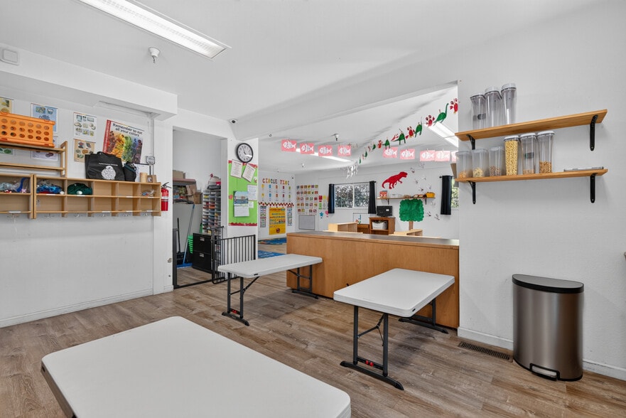 More Photos Of 530 N Cloverdale Blvd, Cloverdale Specialty For Sale