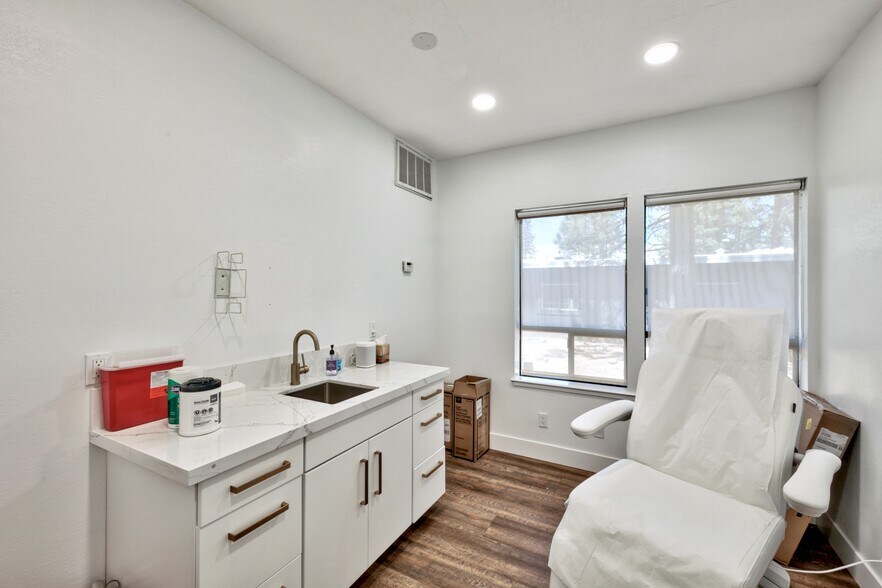 More Photos Of 2229 Barton Ave, South Lake Tahoe Medical For Sale