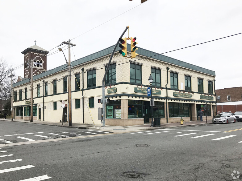 Primary Photo Of 40 Guy Lombardo Ave, Freeport Coworking Space