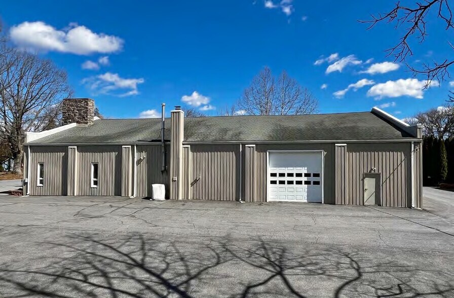 More Photos Of 300 5th St, Belvidere Light Distribution For Sale
