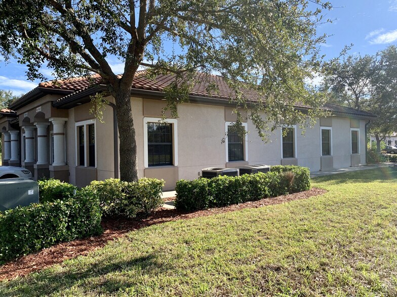 More Photos Of 5225-5229 Office Park Blvd, Bradenton Office For Sale