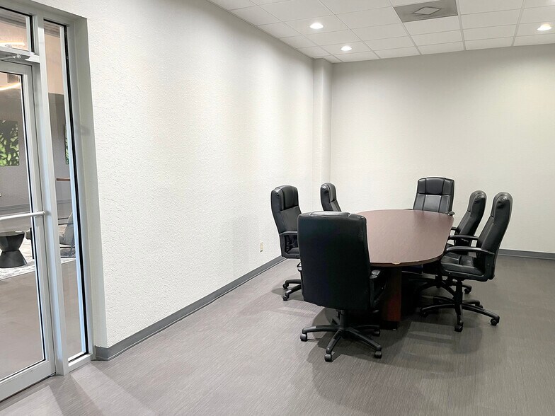 More Photos Of 5005 W Laurel St, Tampa Office For Lease