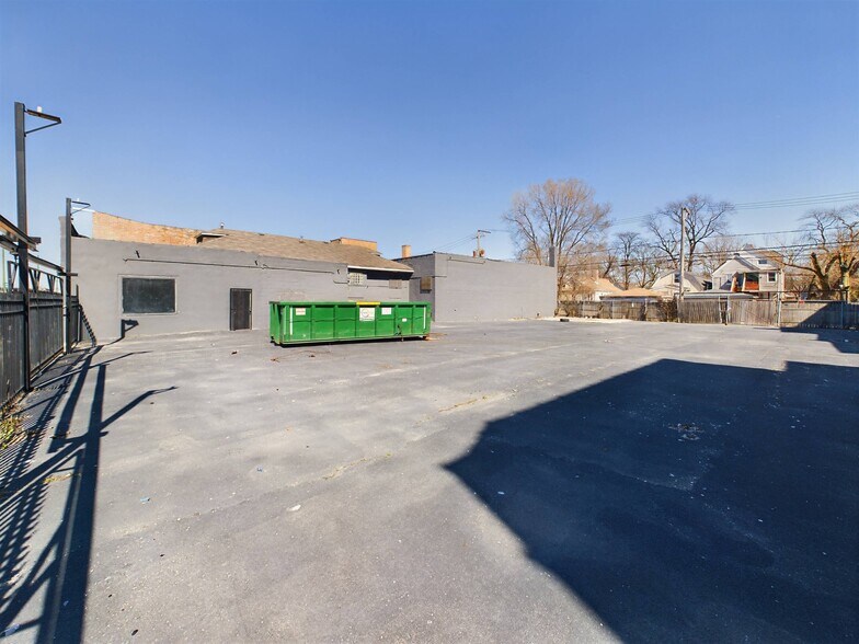 More Photos Of 6743-6753 S Western Ave, Chicago Auto Dealership For Lease