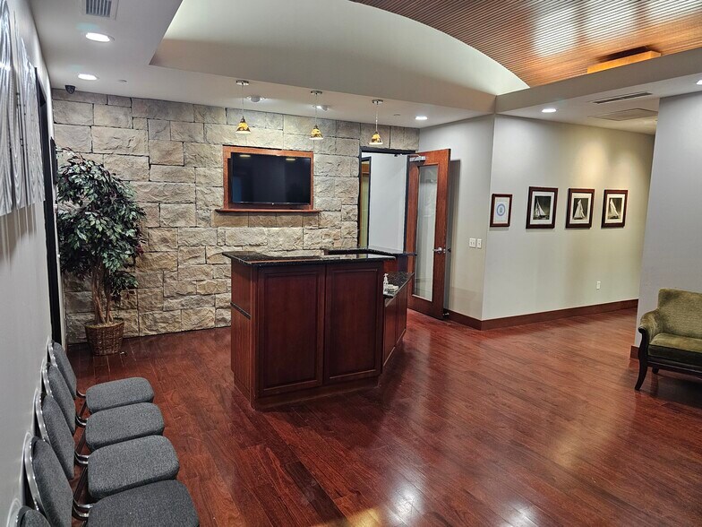 More Photos Of 10610 Metromont Pky, Charlotte Office For Lease