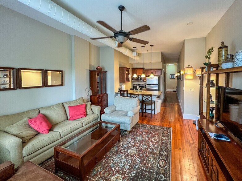 More Photos Of 18 Church St, Asheville Hotel For Sale