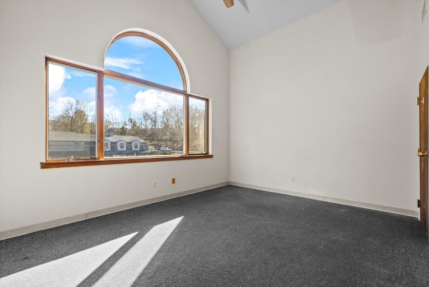 More Photos Of 24 Old Albany Post Rd, Croton-on-Hudson Medical For Lease