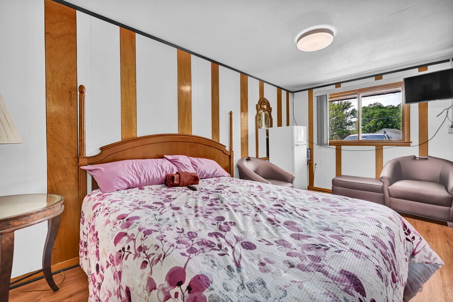 More Photos Of 44077 Oberlin Elyria Rd, Oberlin Hotel For Sale